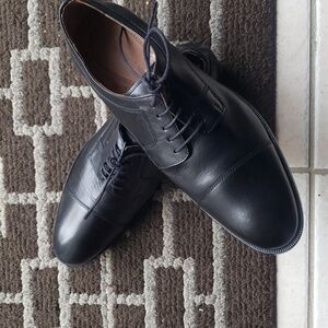 Johnston and Murphy  black shoe for men ,sizes 10